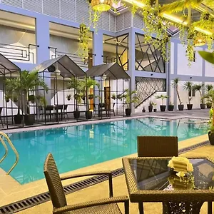 Halo Hotel
